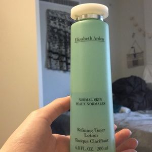 Free gift with purchase: EA Toner Lotion 40% left